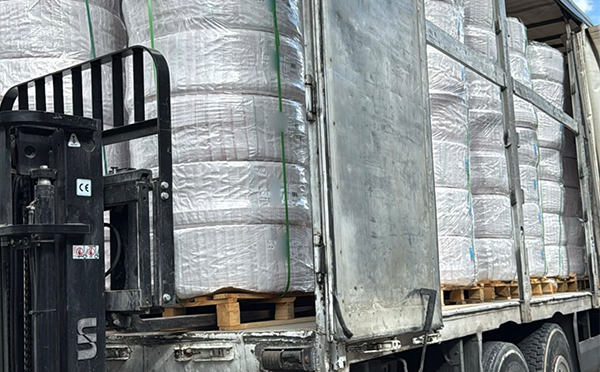 loading photo 1 — truck interior